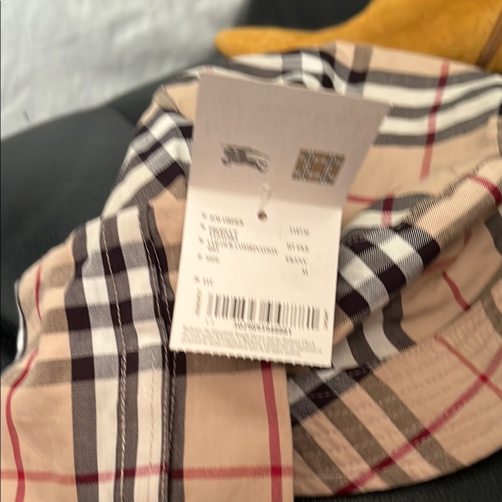 Burberry Tan and Black Hat Classic Curved Brim - Picture 3 of 5